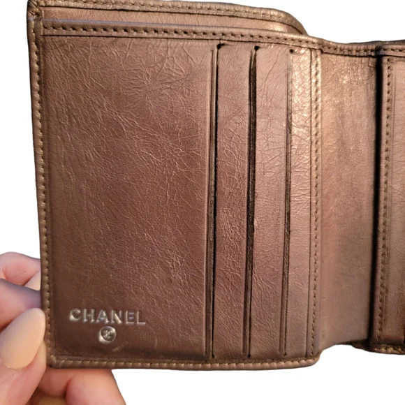 CHANEL | Lavender Cotton Club Interlocking CC Logo Compact Wallet 2008-'09 - Picture 7 of 16